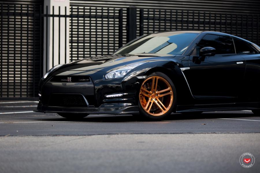  Nissan GT-R on Vossen Wheels (CG-202) 2017 года  (фото 38 из 51)